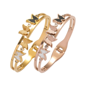 Bracelet jonc papillon dépoli en or et or rose avec incrustations de nacre élégante