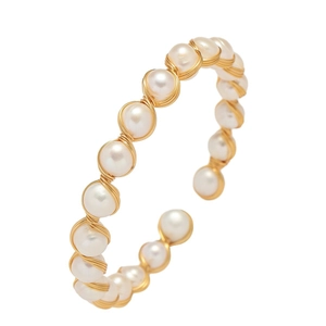 Bracelet jonc ouvert fait main en fil doré et perles d'eau douce pour femmes