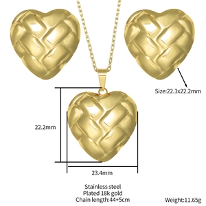 18K vergoldetes Edelstahl-Schmuckset mit Herz-Halskette und Ohrringen mit Webstruktur