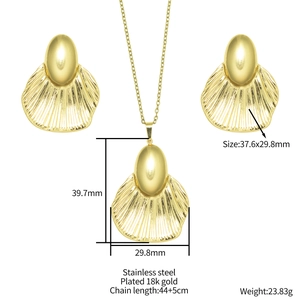 Minimalistisches Schmuckset aus 18K vergoldetem Edelstahl mit Halskette und Ohrringen