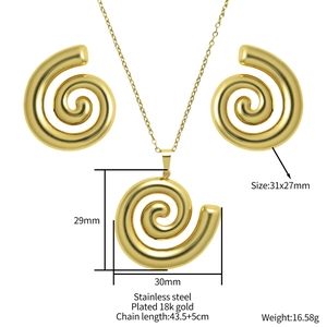 18k vergoldetes Edelstahl Schmuckset mit Spiralanhänger Halskette und passenden Ohrringen