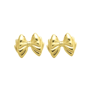 Boucles d'oreilles nœud dorées avec finition miroir poli sur un fond blanc propre