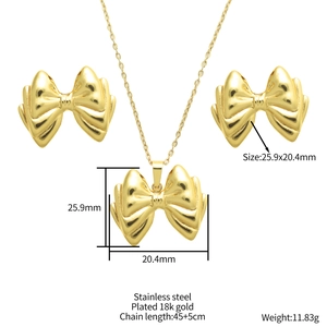 Parure de bijoux avec collier et boucles d'oreilles nœud en acier plaqué or 18k