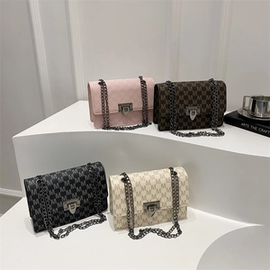 Chic chain crossbody bag in four colors with minimalist metal buckle and M-pattern texture