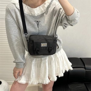 Sac bandoulière minimaliste en nylon noir pour filles, sac de voyage léger style caméra