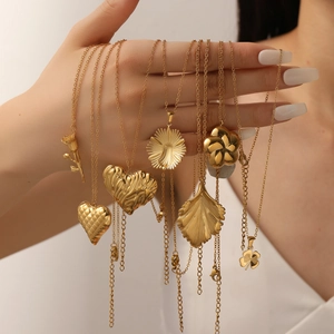 Ensemble de colliers dorés avec pendentifs trèfle et fleurs en acier inoxydable