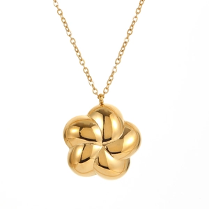 Elegant gold five-petal flower clover pendant necklace with polished mirror finish for women