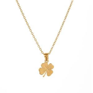 Collier minimaliste avec pendentif trèfle à quatre feuilles doré sur fond blanc