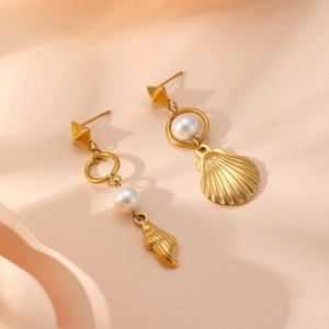 Boucles d'oreilles coquillage doré 3D avec perles et design en acier inoxydable