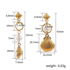 Boucles d'oreilles en acier doré avec coquillages et perles, longueur 52mm indiquée