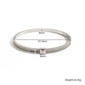 Détails du bracelet en argent avec zircons, diamètre de 57,3 mm et poids de 10,35 g