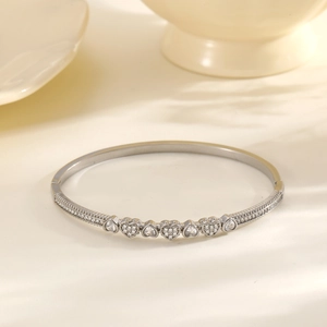 Bracelet cœur en acier inoxydable argenté avec nacre blanche et cristaux scintillants