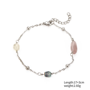 Dettaglio del bracciale a catena argento con pietre colorate e specifiche di misura