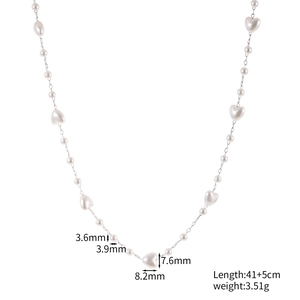 Détail du collier de perles montrant le cœur de 8,2mm et la longueur de 41+5cm