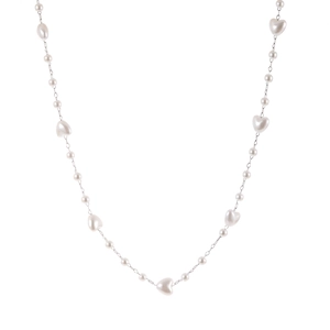 Collier élégant en acier inoxydable avec perles blanches et charms cœur sur chaîne argent
