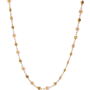 Collier doré avec fleurs de marguerite roses et pendentifs cœur sur fond blanc