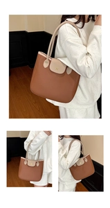 Détail du sac fourre-tout marron et beige avec logo doré et rabat magnétique