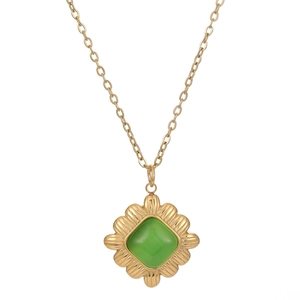 Collier doré élégant avec pendentif en pierre œil de chat verte et cadre en pétales