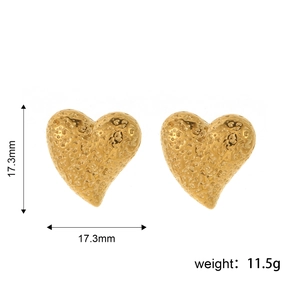 Orecchini a cuore dorati testurizzati con superficie martellata, 17,3 mm e peso 11,5 g