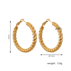 Detailed size specifications for gold spiral hoop earrings featuring 40.1mm width measurements