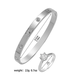 Bracelet Jonc Coeur Acier Inoxydable Poli Strass Bijoux De Mode Minimalistes Pour Femmes Accessoire Élégant Et Stylé