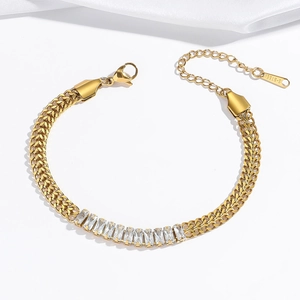 Bracelet tressé doré en acier inoxydable avec zircons rectangulaires sur soie blanche