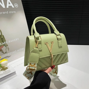 Sac à Bandoulière de Mode pour Femmes en Cuir PU avec Logo V en Métal et Glands Sac à Main Matelassé Style Français à Large Bandoulière Imprimée