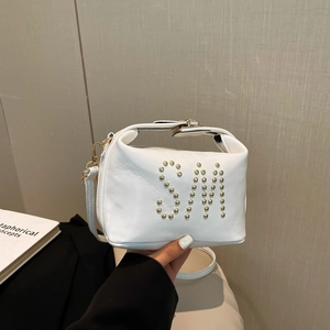Sac Bandoulière Femme en Cuir PU Design de Niche Décor de Lettres à Rivets Sac à Épaule Sac à Main Mode Urbaine Quotidien Fête