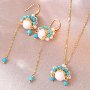 Handgemaakte sieradenset met parels en turquoise inclusief ketting en druppeloorbellen