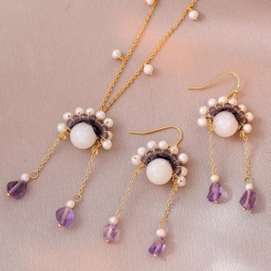 Elegante sieradenset met zoetwaterparels en amethist inclusief kwastjesketting en oorbellen