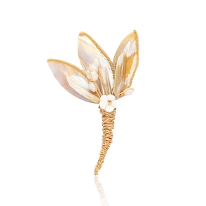Exquisite flower brooch with natural shell leaves, white pearls and gold wire craftwork