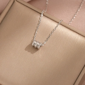 Elegant Cylindrical Pendant Necklace For Women Minimalist Titanium Steel Jewelry Rose Gold Silver Toned Fashion Accessory
