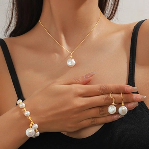 Baroque freshwater pearl jewelry set including necklace, earrings and bracelet for women