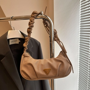 Ruched Underarm Hobo Bag Fabric Twill Pleated Cloud Handle Triangular Metal Plate Niche Minimalist Retro Women