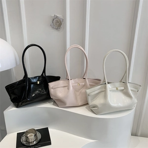Grande borsa a tracolla minimalista in vernice, borsa shopping plissettata in tre varianti