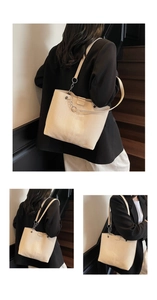 Detail der beigen Tote Bag mit silbernen Metallringen und strukturierter Textur