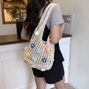 Borsa tote all'uncinetto con fiori 3D colorati e ampia tracolla intrecciata