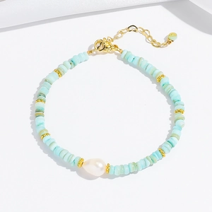 Bracelet d'été en pierres naturelles avec perles turquoise et perle baroque centrale