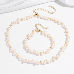 Ensemble collier et bracelet en perles baroques élégantes avec perles dorées sur soie