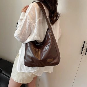 Minimalist large brown PU leather tote bag for women featuring a stylish logo patch