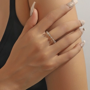 Bague faite main en fil de fer doré avec perles de pierre de lune grise naturelle