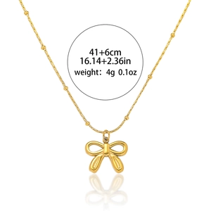 Goldene Schleifen-Anhänger-Halskette mit Perlenkette, Länge 41+6cm und Gewicht 4g auf Weiß