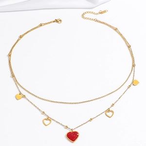 Collana a doppio strato in acciaio inossidabile dorato con cuori e zircone rosso