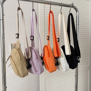 Sacs de poitrine en nylon léger en plusieurs couleurs avec sangles réglables