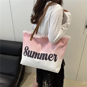 Sac fourre-tout en toile dégradé rose avec broderie Summer et bords à franges