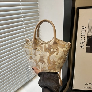 Vintage jacquard handbag with floral embroidery and elegant fan-shaped retro design