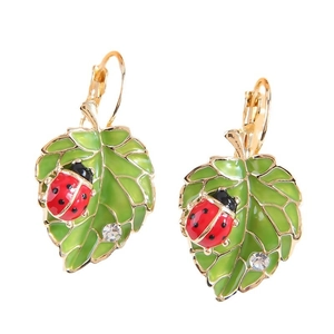 Boucles d'oreilles dorées avec feuilles vertes, coccinelle et cristal scintillant