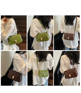 Vues détaillées des bandoulières en cuir réglables et boucles dorées sur sacs bandoulière
