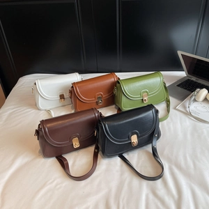 Sacs à bandoulière minimalistes pour femmes en cinq couleurs avec boucles dorées chic