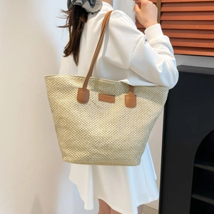 Large capacity straw tote bag with brown leather straps and fashion patch detail